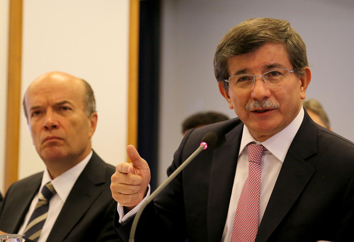 Davutoğlu: Beni Nasıl Halkını Katledenle Karşılaştırırsınız?