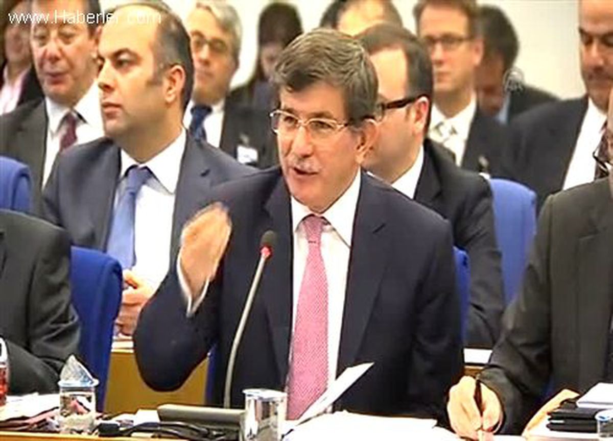 Dışişleri Bakanı Davutoğlu soruları yanıtladı (2)