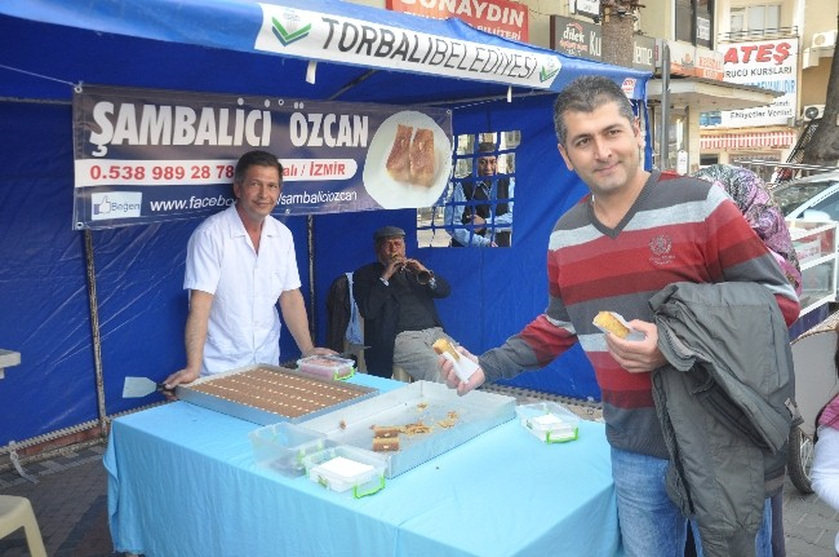 Emekliliği Şambali Dağıtarak Kutladı