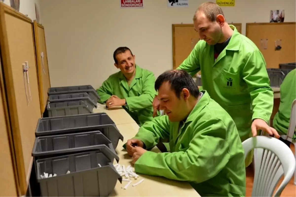 Engelliler İçin Montaj Atölyesi