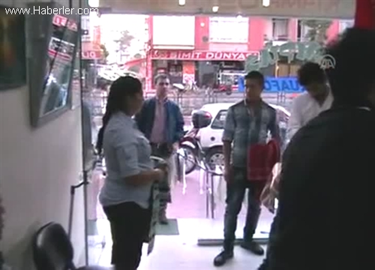Erkek Berberliği Yapan Kadın Usta