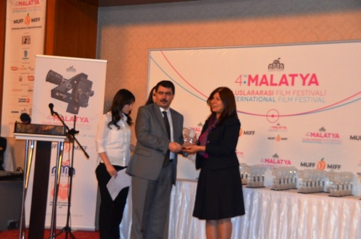 Film Festivaline Katkıda Bulunan Sponsorlara Plaket Verildi