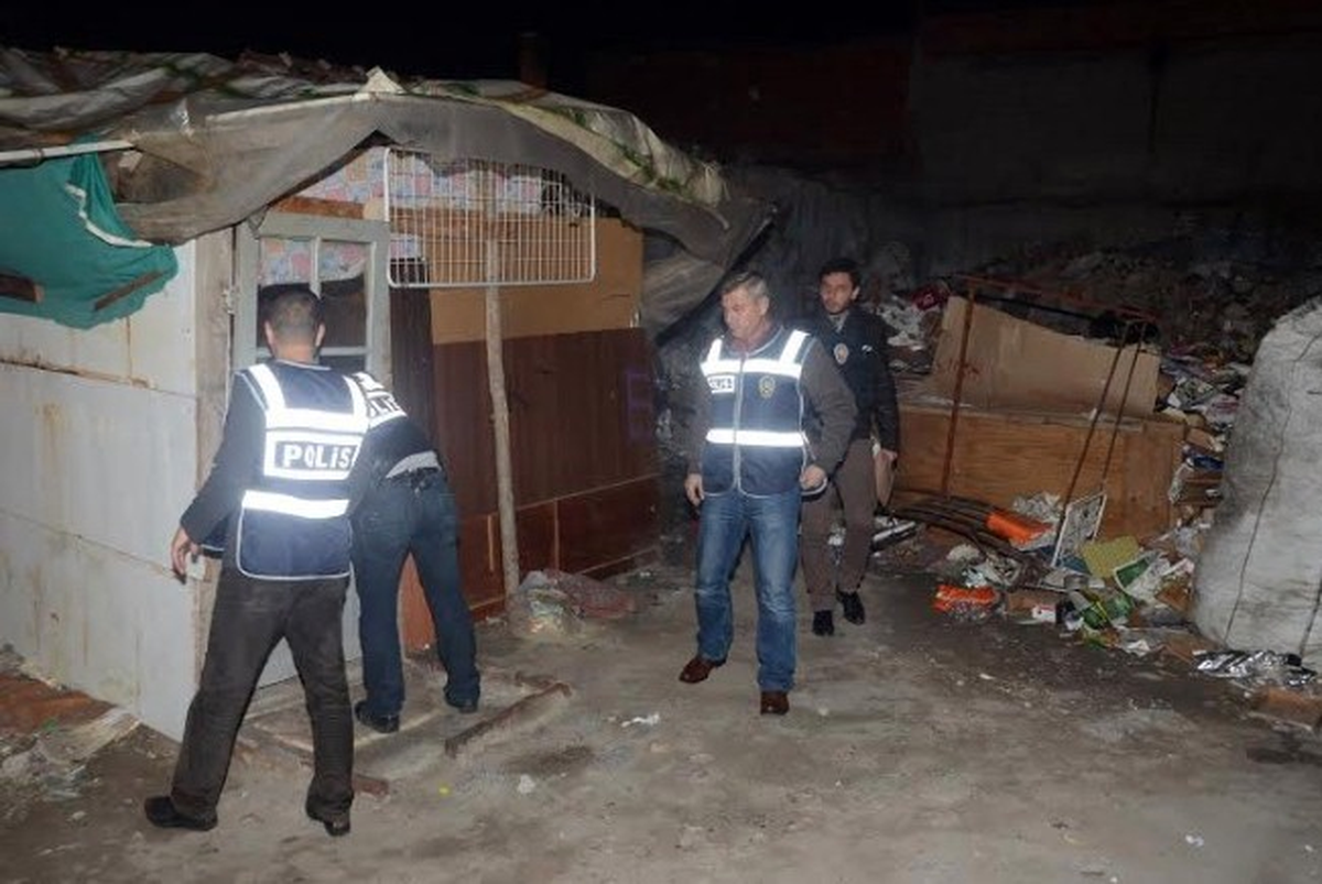 İzmir\'de Uyuşturucu Operasyonu: 18 Gözaltı