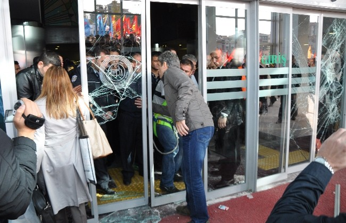 İstanbul Kartal Adliyesinde Olay Çıktı