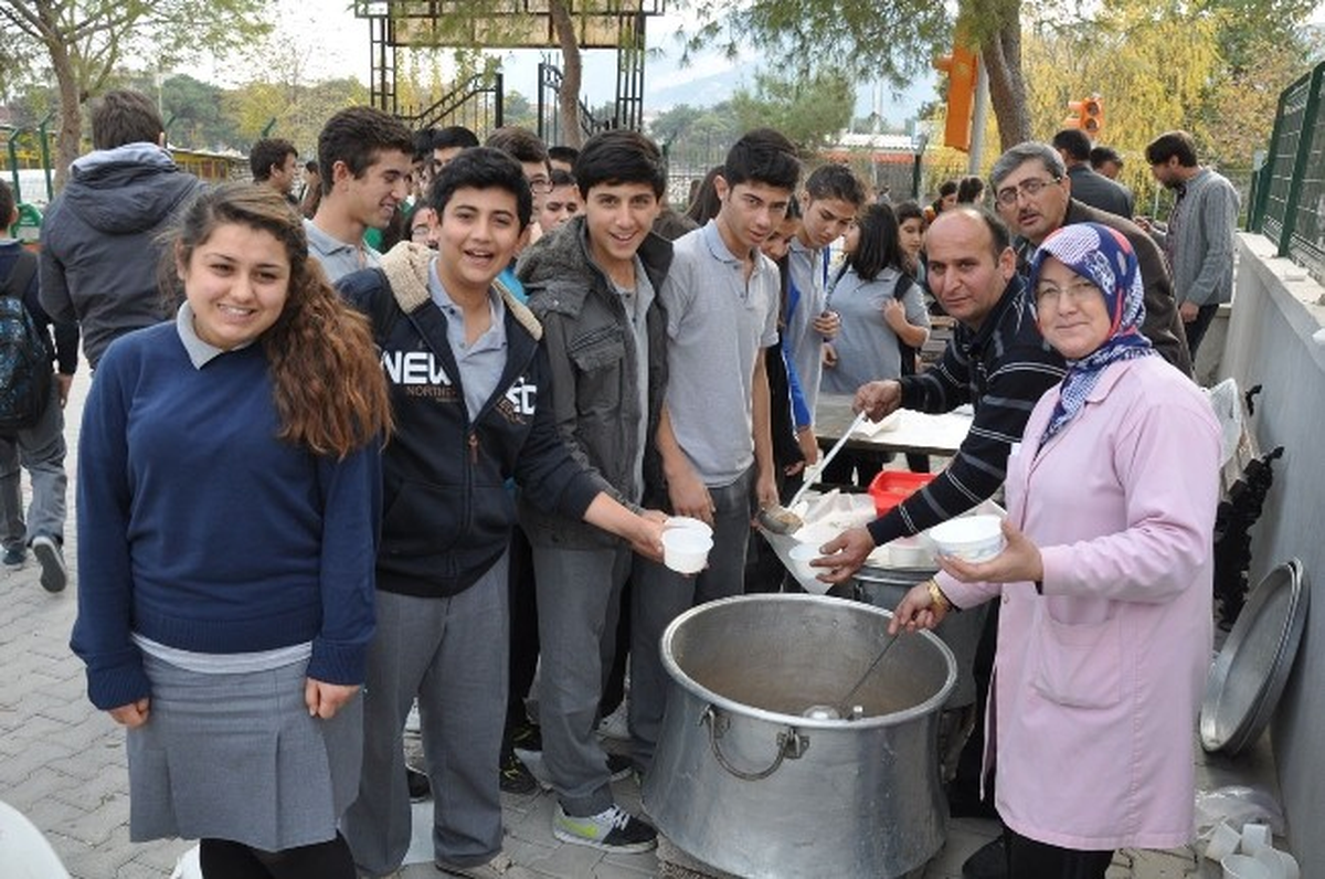 Kırkağaç Anadolu Öğretmen Lisesi\'nden Aşure Hayrı
