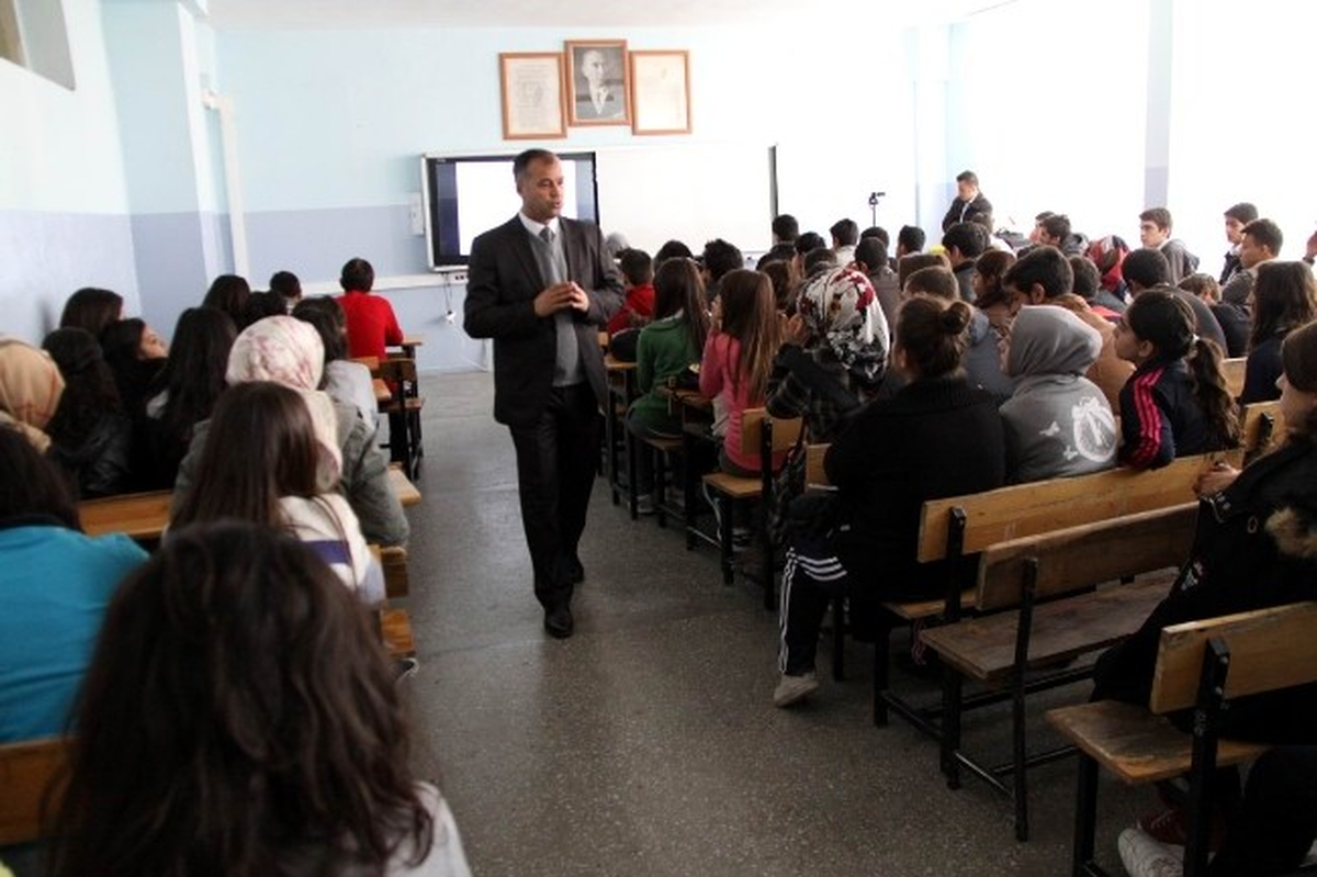 Liselerde Terörden Korunma Yolları Anlatılıyor