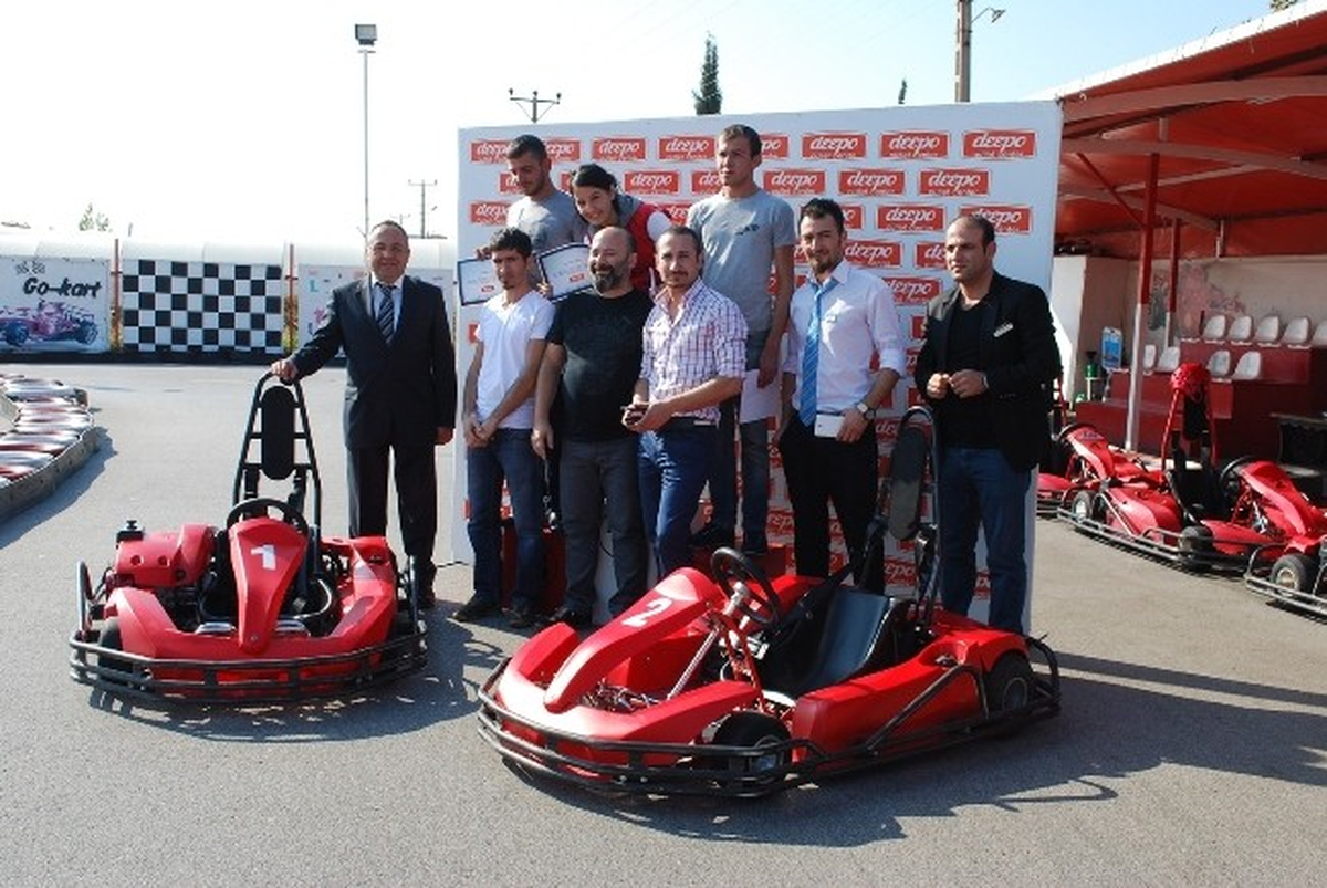 Mağaza Çalışanları Go-Kart ile Stres Attı