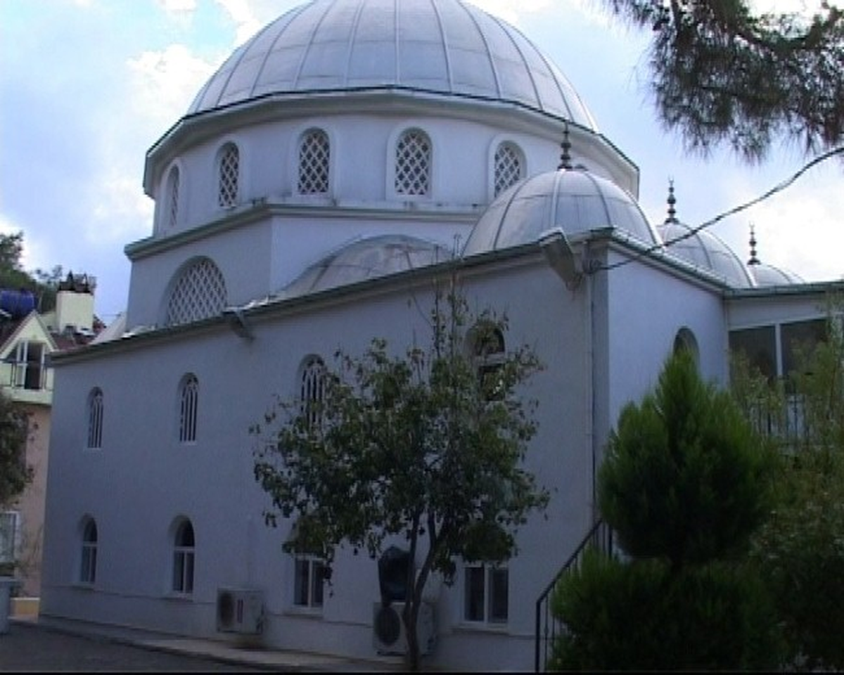 Marmaris\'te Caminin Paratoner Kablosunu Çaldılar