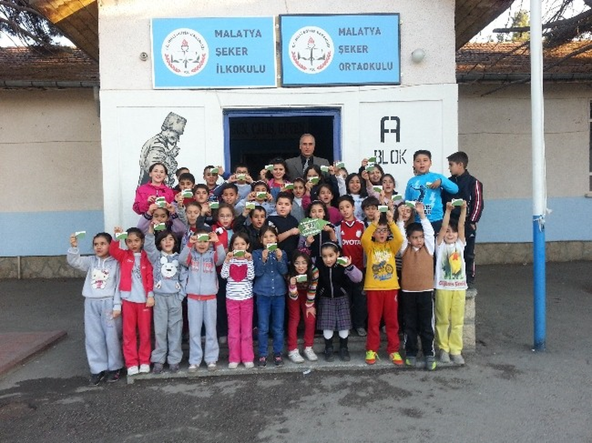 Minik Öğrenciler Tema Gönüllüsü Oldular