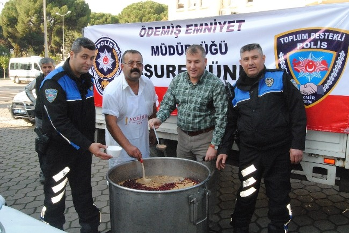 Ödemiş Emnniyeti "Aşure" Dağıttı