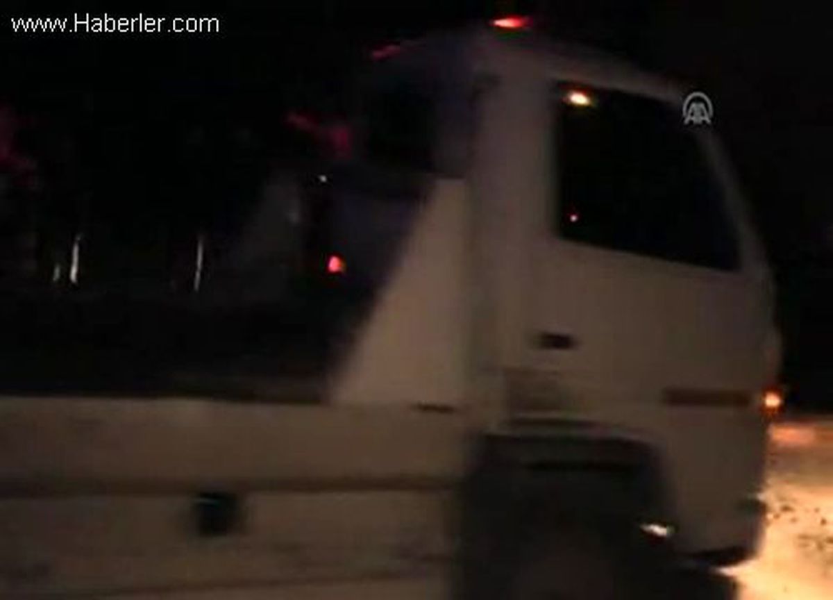 Şanlıurfa\'da hafif ticari araç devrildi: 5 yaralı