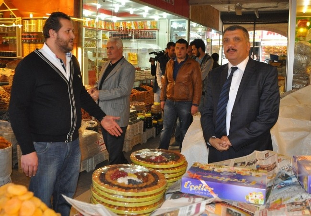 Selahattin Gürkan, Kayısı Pazarı Esnafını Ziyaret Etti