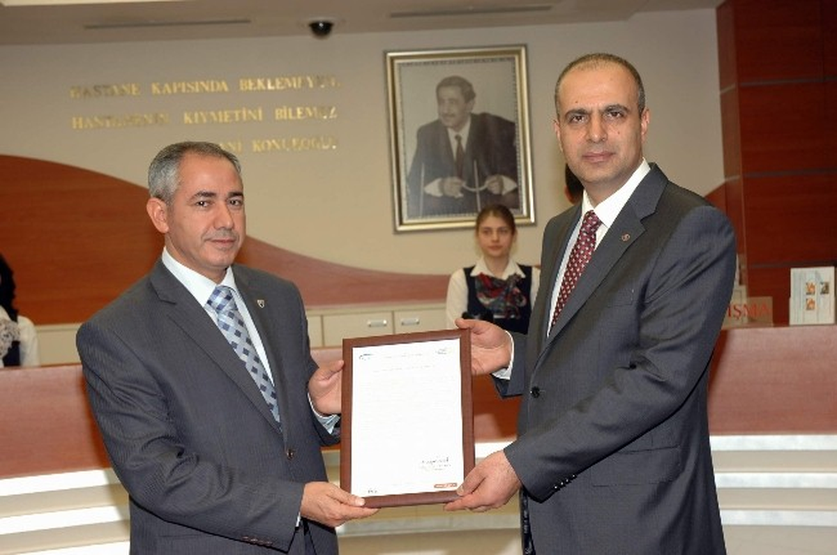 Sgk\'dan Özel Sani Konukoğlu Hastanesi\'ne Plaket