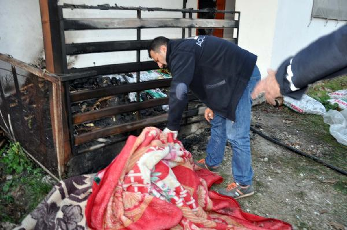 Sakarya\'da Elbiseleri Tutuşan Yaşlı Kadın Yanarak Öldü
