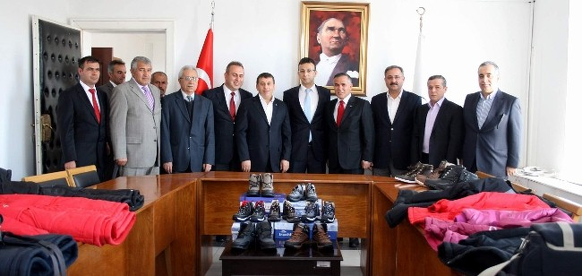 STSO Öğrencilere Giysi Yardımında Bulundu