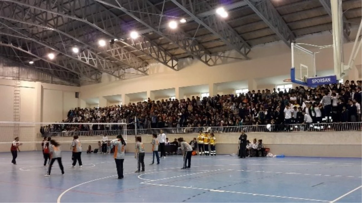Suşehri\'nde Liseler Arası Voleybol Turnuvası Düzenlendi