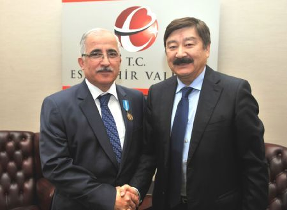 Türksoy Genel Sekreteri Kaseinov\'dan Vali Tuna\'ya Ziyaret