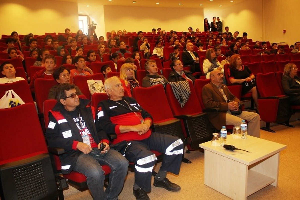 Urla\'da Amatör Telsizcilik Anlatıldı