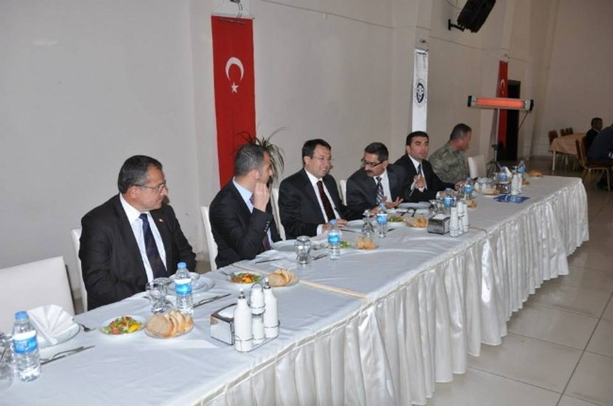 Erzincan Valisi Akdemir, Muhtarlarla Biraraya Geldi
