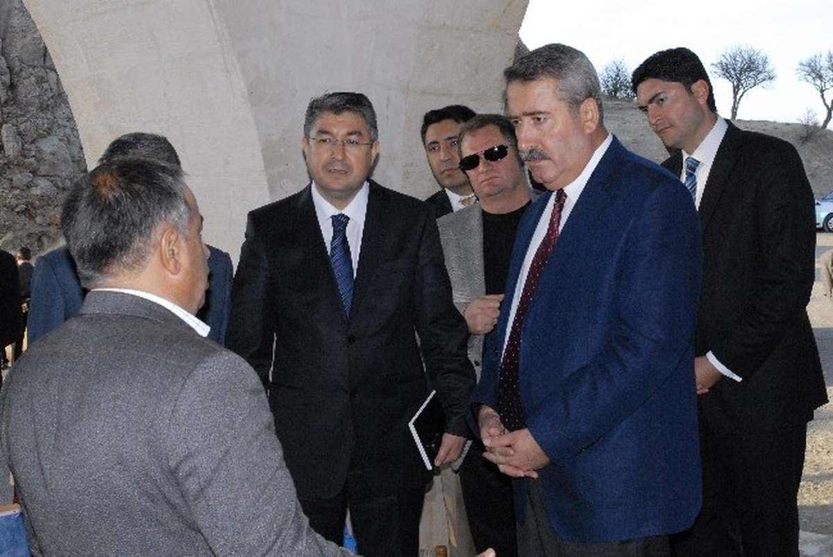 Vali Kıraç Makam Dağı\'nda İncelemelerde Bulundu
