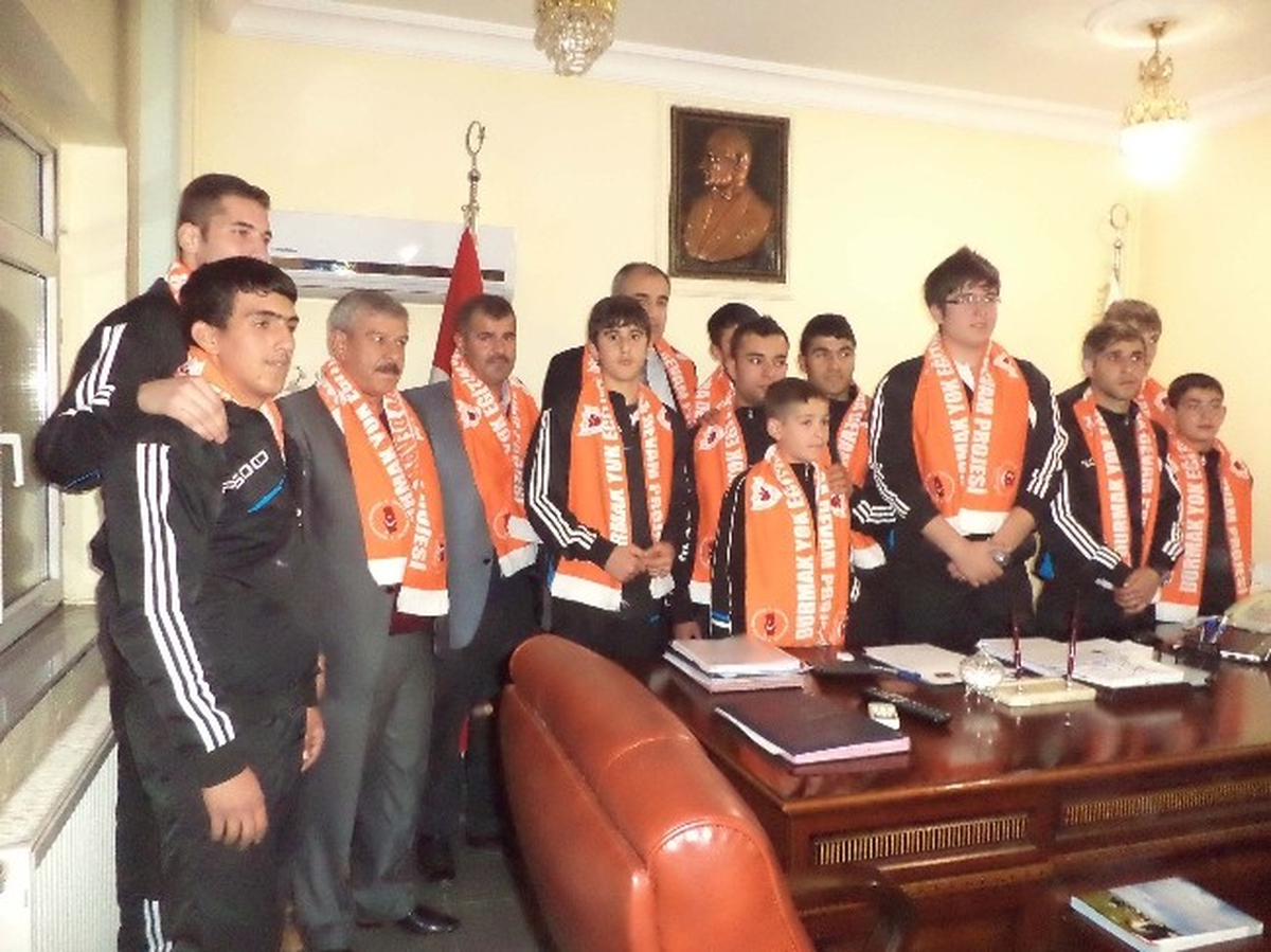 Voleybolculardan Akar\'a Ziyaret
