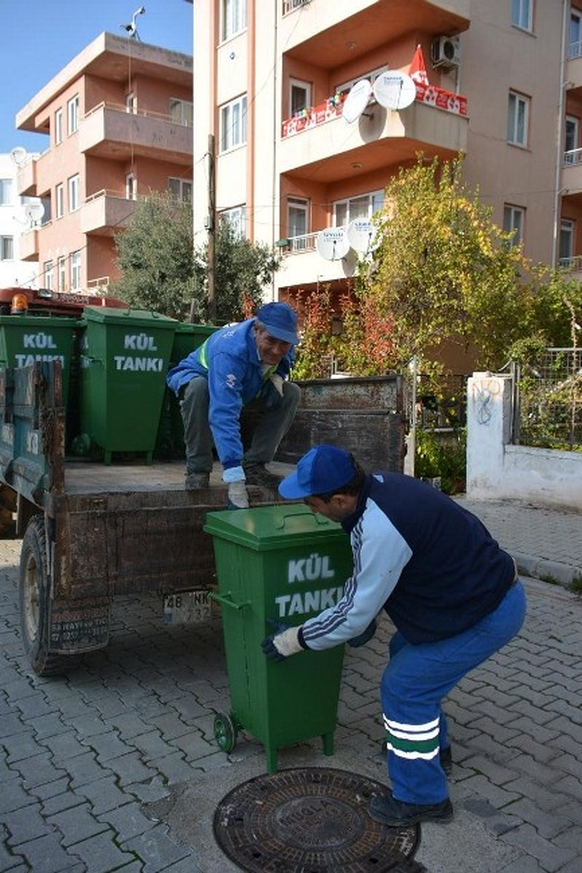 275 Kül Tankı Dağıtıldı