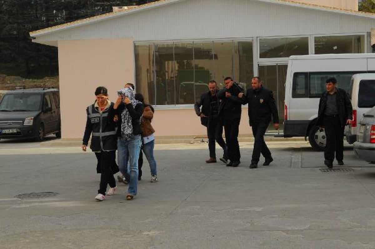 Adapazarı\'nda Evleri Soyan 3 Kişi Tutuklandı