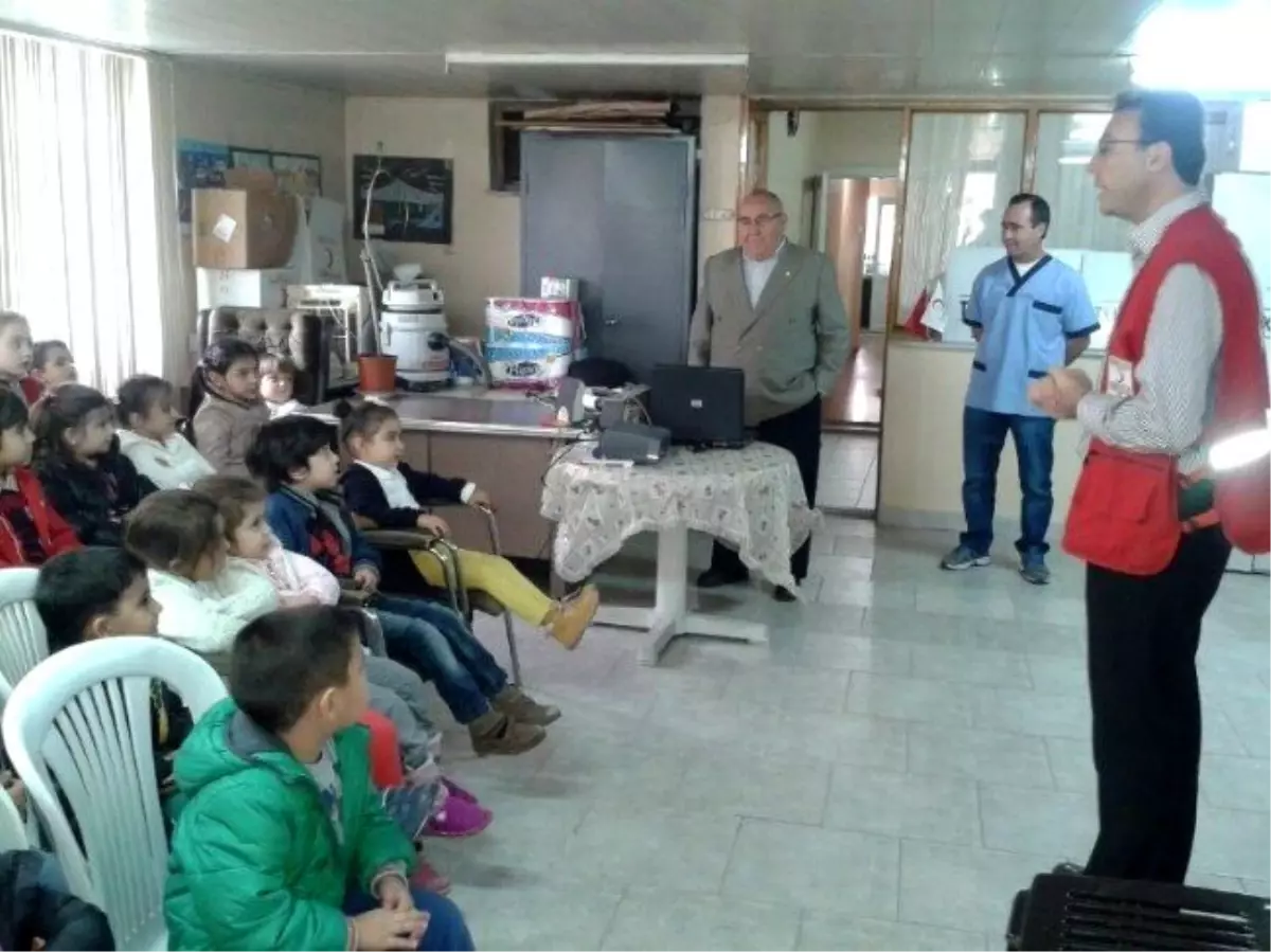 Anaokulu Öğrencileri Kızılay'ı Ziyaret Etti