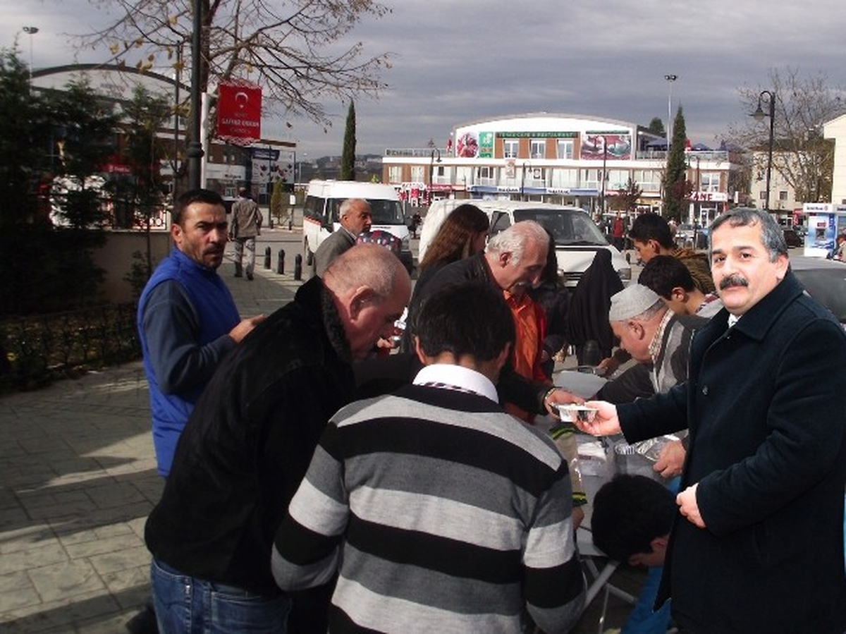 Arifiye Belediyesinden Vatandaşlara Aşure İkramı