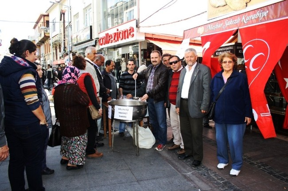 Ayvalık MHP\'den Aşure Hayrı