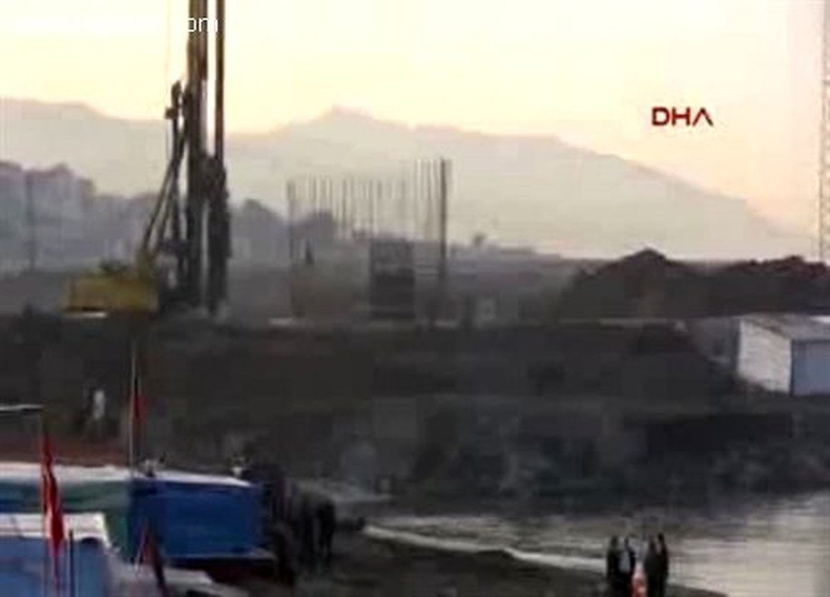 Balıkçılar Kayığı Yaktı, Barınak Yıkımı Ertelendi