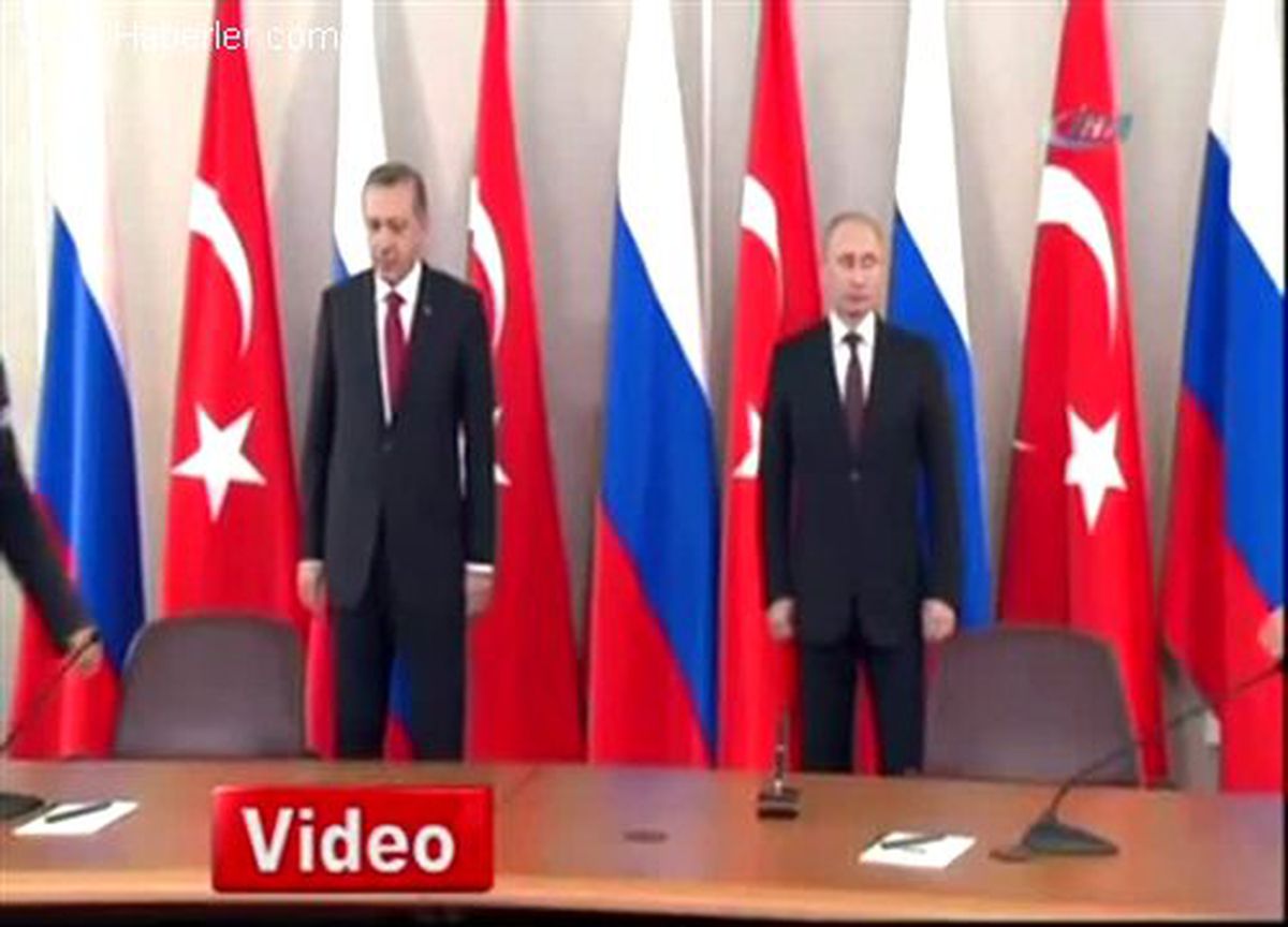 Başbakan Erdoğan, Rusya\'da Esed\'i Topa Tuttu