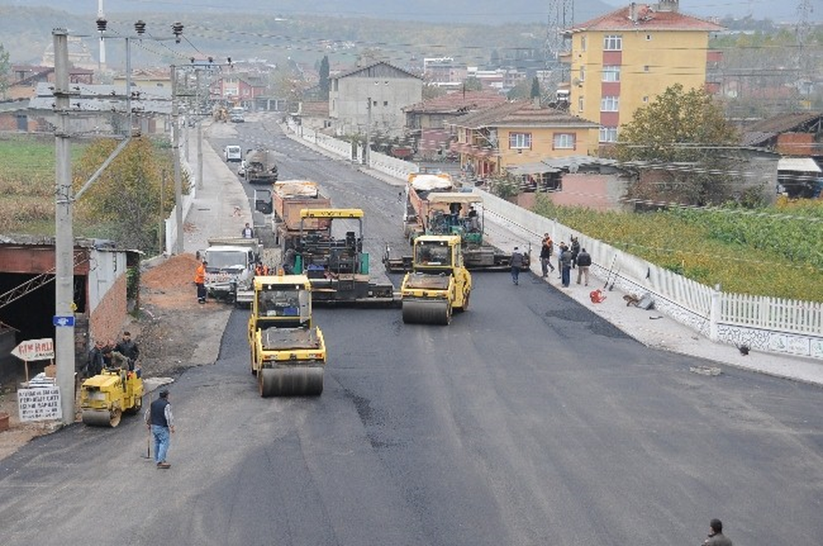 Başiskele\'de Asfaltlama Çalışması
