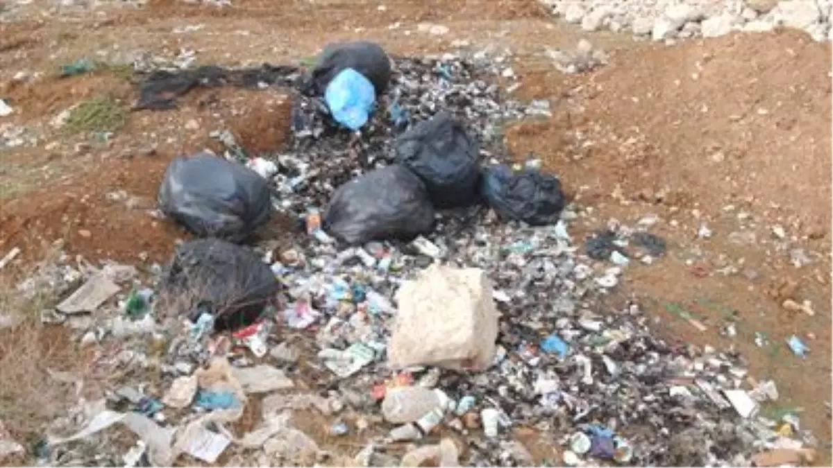 Çevre Temizliği İçin Köy Halkına Çöp Bidonu Dağtıldı