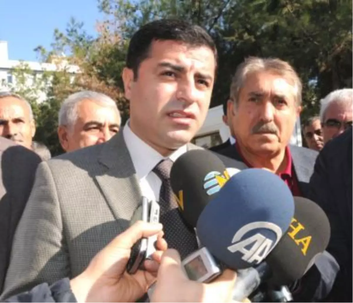 Demirtaş: Kürdistan Diyen Kürt Siyasetçiler Rehin Tutuluyor