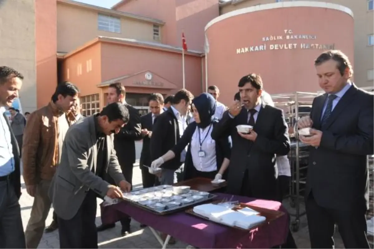 Devlet Hastanesi'nden 500 Kişiye Aşure