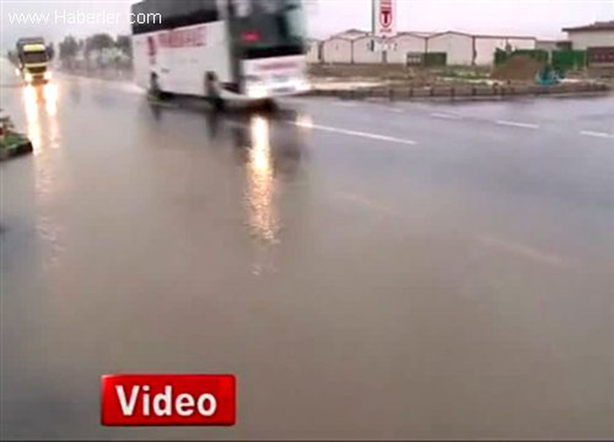 Didim, Akbük\'te Şiddetli Yağış ve Dolu Hayatı Felç Etti