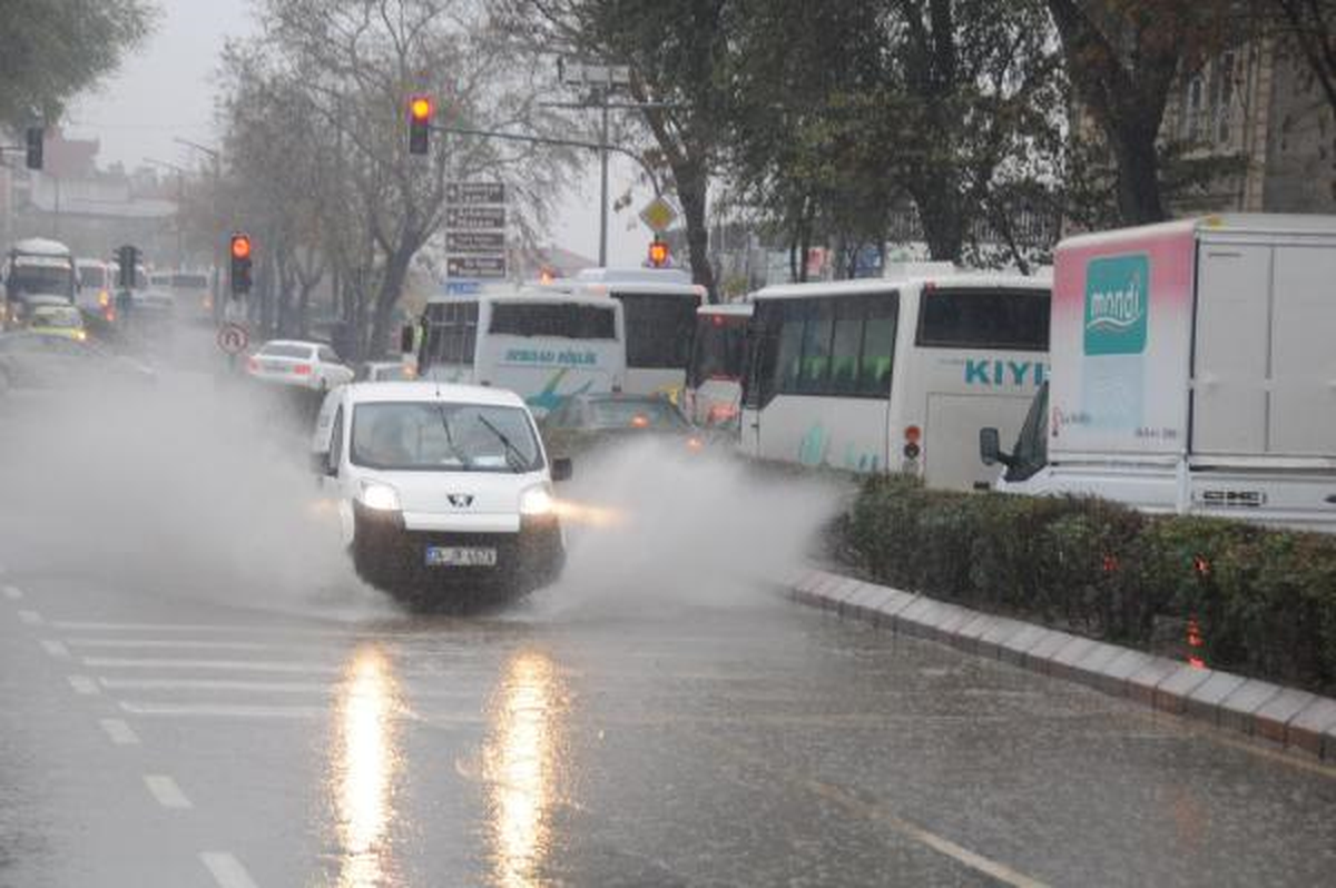 Edirne\'de Yağmur Etkili Oldu