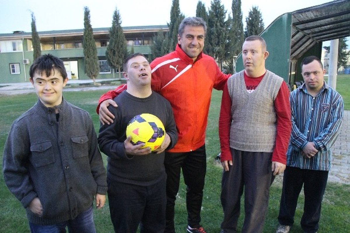 Engelli Çocuklar, Akhisar Belediyespor\'u Ziyaret Etti