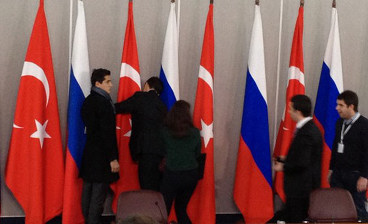 Erdoğan-Putin Basın Toplantısı Öncesi Bayrak Telaşı