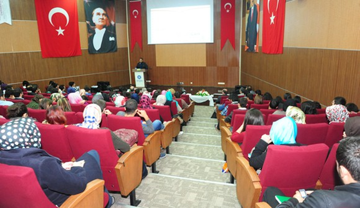 ETÜ\'de Akademik Özgürlük Konferansı Verildi