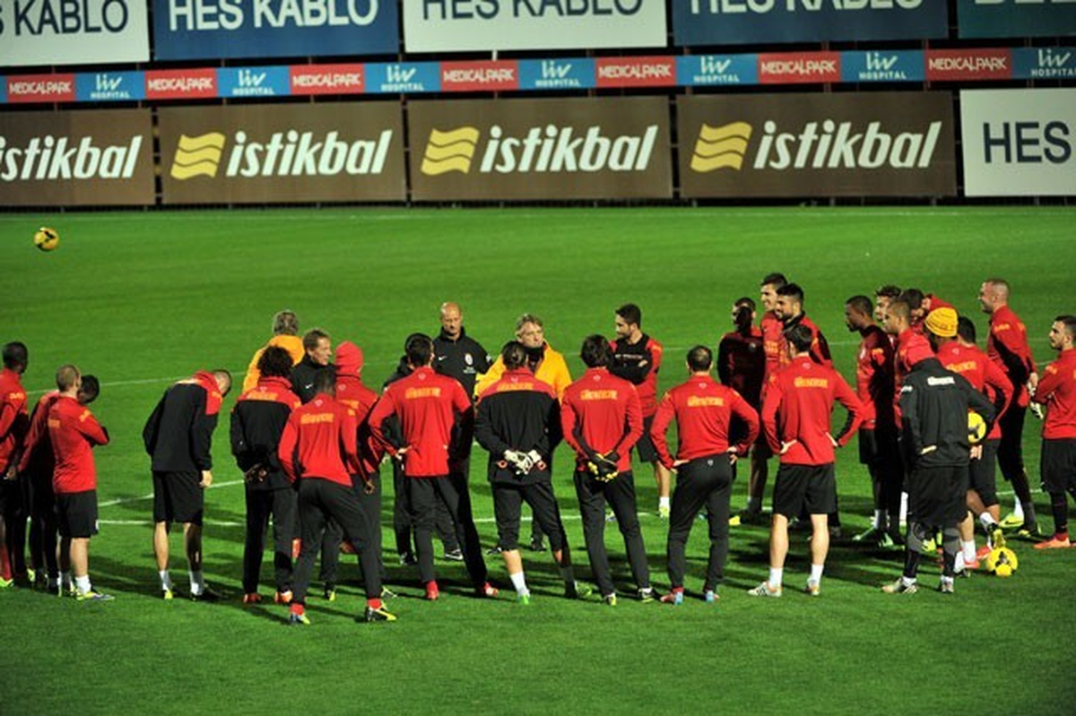 Galatasaray\'da Sneijder, Antrenmanın Tamamında Çalıştı