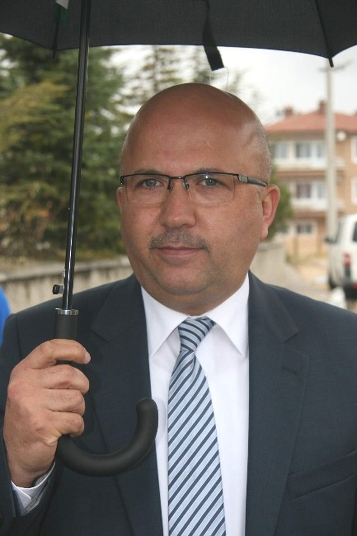Gece Yarısı Kazma Küreklerle Tarihi Sokağı Tahrip Ettiler