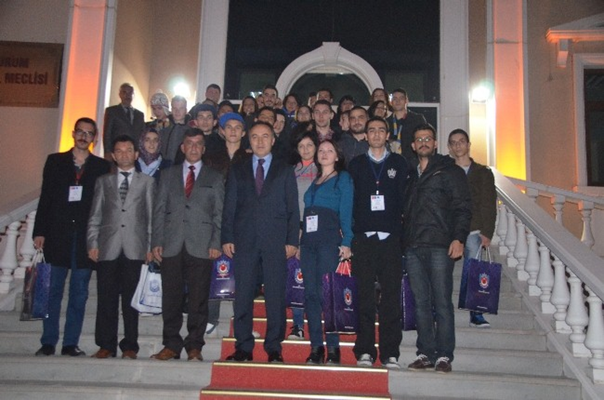 Gençlik Değişimi Projesi Kapsamında Erzurum\'a Gelen Avrupalı Gençler Vali Ahmet Altiparmak\'ı...