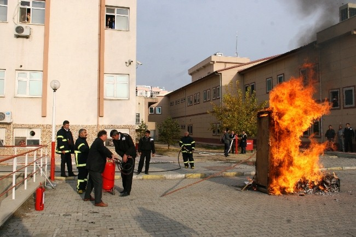 Hastanede Gerçeği Aratmayan Yangın Tatbikatı