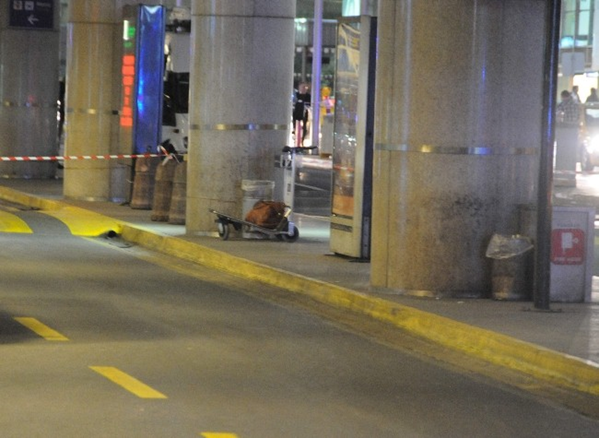 Havalimanında Şüpheli Çanta Polisi Alarma Geçirdi