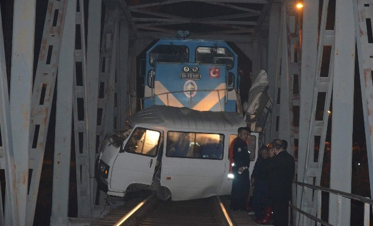 Zonguldak\'ta Hemzemin Geçitte Kaza: 1 Yaralı