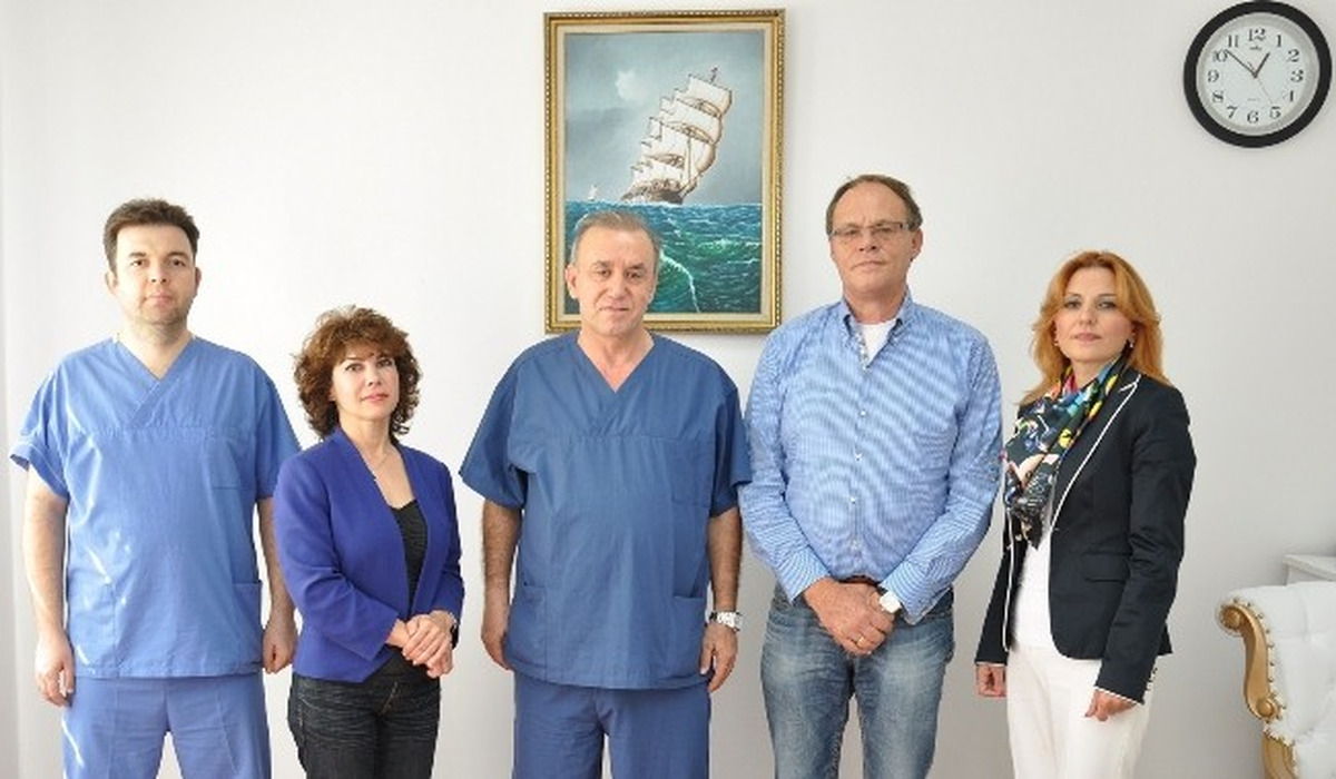 Hollandalı Konuklar Şifa Üniversitesi Saç Merkezi\'ni Ziyaret Etti