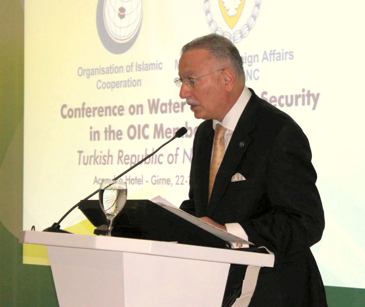 İİT Genel Sekreteri İhsanoğlu\'na KKTC Devlet Nişanı Verildi