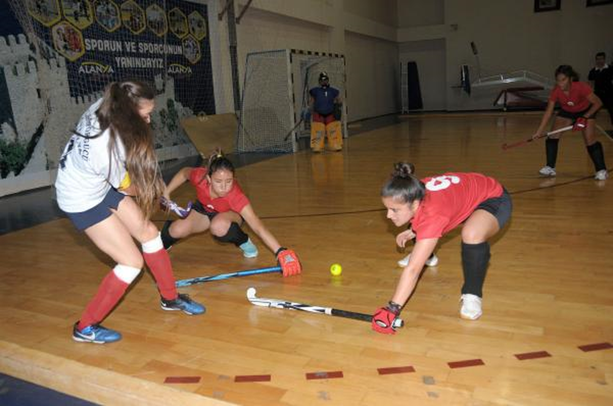 Salon Hokeyi\'nde İlk Etabın Lideri Bağlumspor
